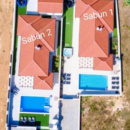 Villas Sabun - Modern House With Heated Pool Привлака Екстериор снимка