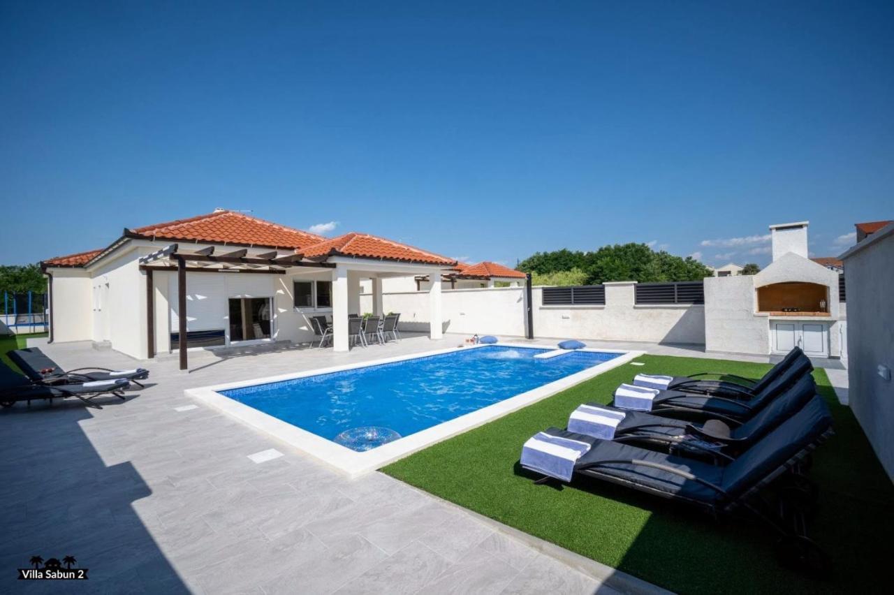 Villas Sabun - Modern House With Heated Pool Привлака Екстериор снимка