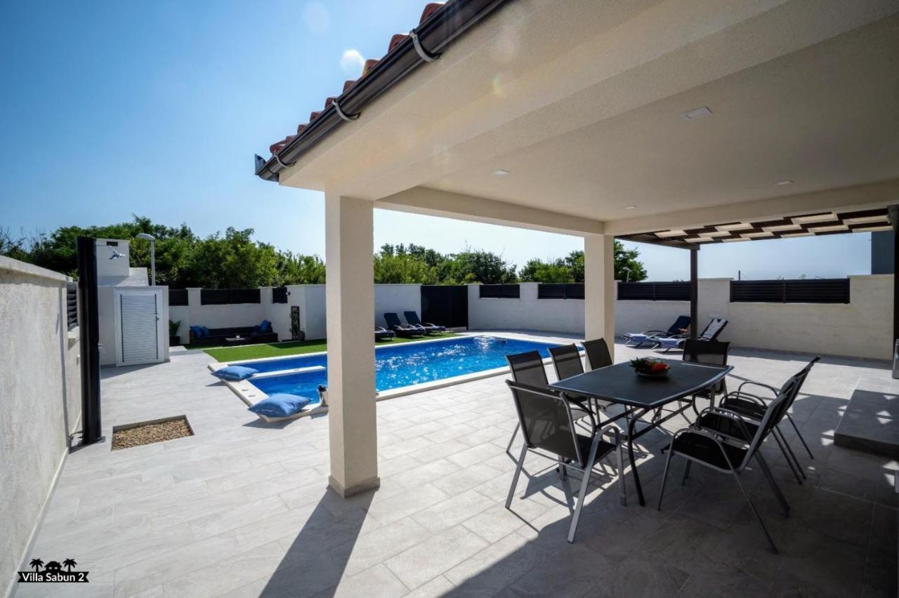 Villas Sabun - Modern House With Heated Pool Привлака Екстериор снимка