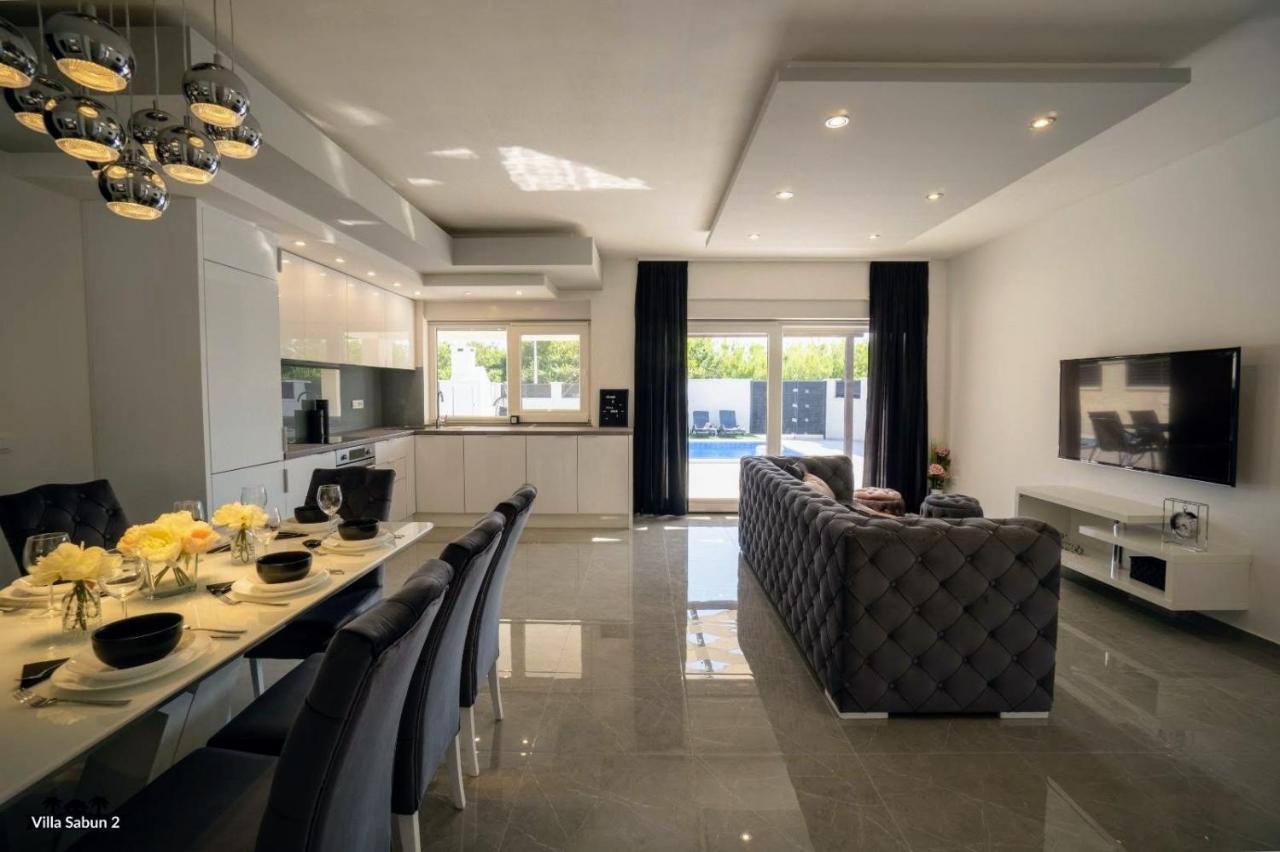 Villas Sabun - Modern House With Heated Pool Привлака Екстериор снимка