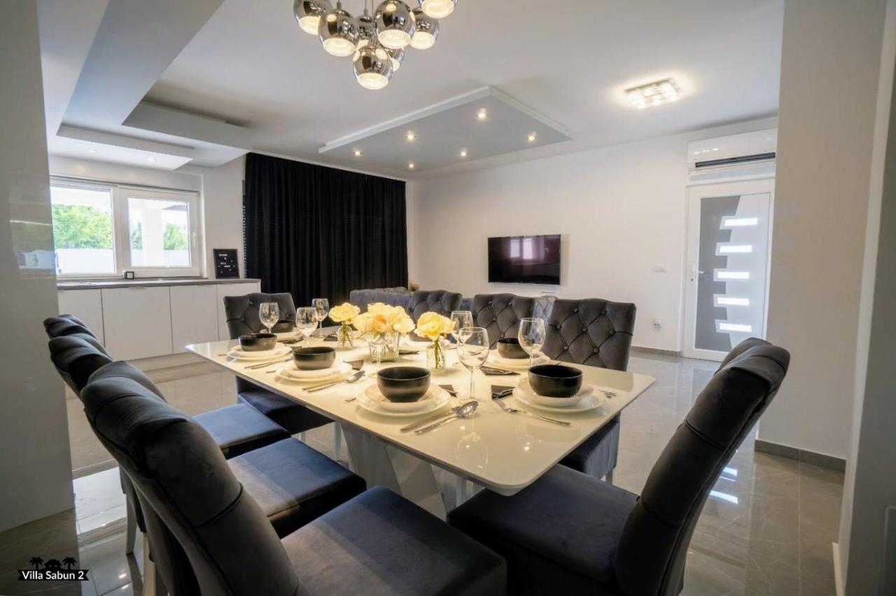 Villas Sabun - Modern House With Heated Pool Привлака Екстериор снимка