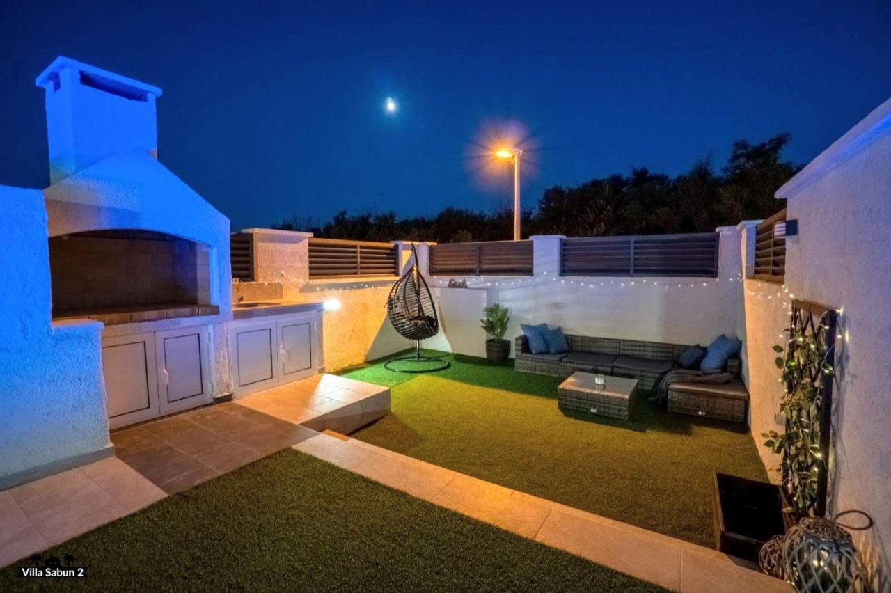 Villas Sabun - Modern House With Heated Pool Привлака Екстериор снимка