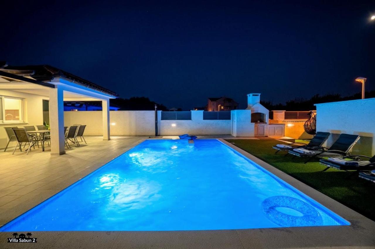 Villas Sabun - Modern House With Heated Pool Привлака Екстериор снимка