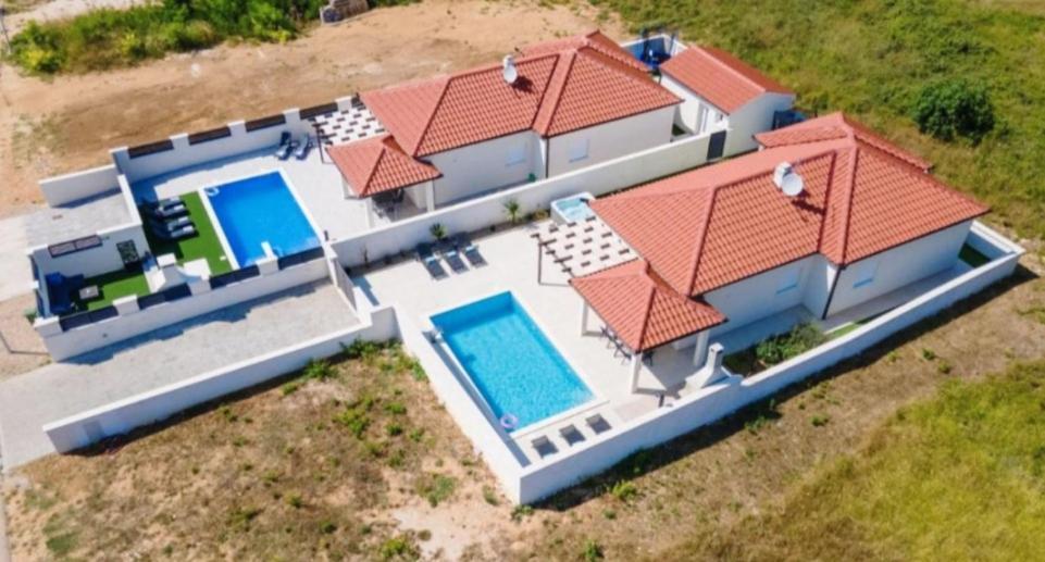 Villas Sabun - Modern House With Heated Pool Привлака Екстериор снимка