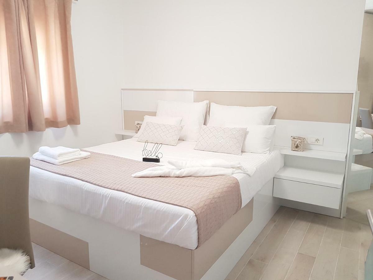 Villas Sabun - Modern House With Heated Pool Привлака Екстериор снимка
