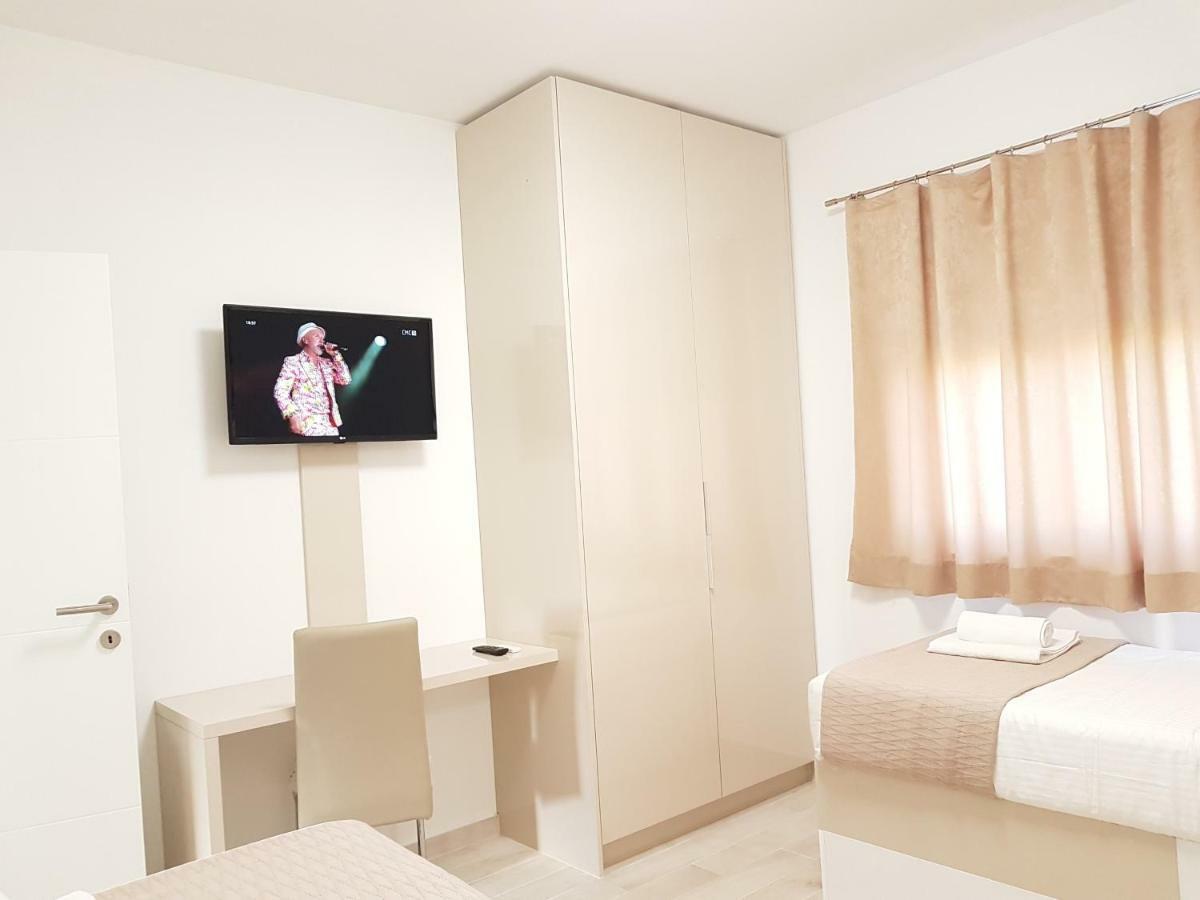 Villas Sabun - Modern House With Heated Pool Привлака Екстериор снимка
