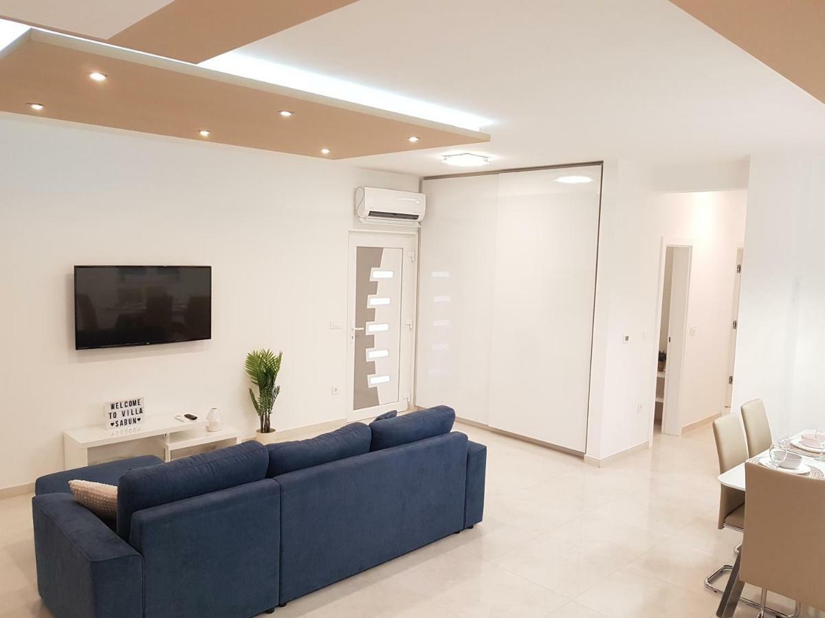 Villas Sabun - Modern House With Heated Pool Привлака Екстериор снимка