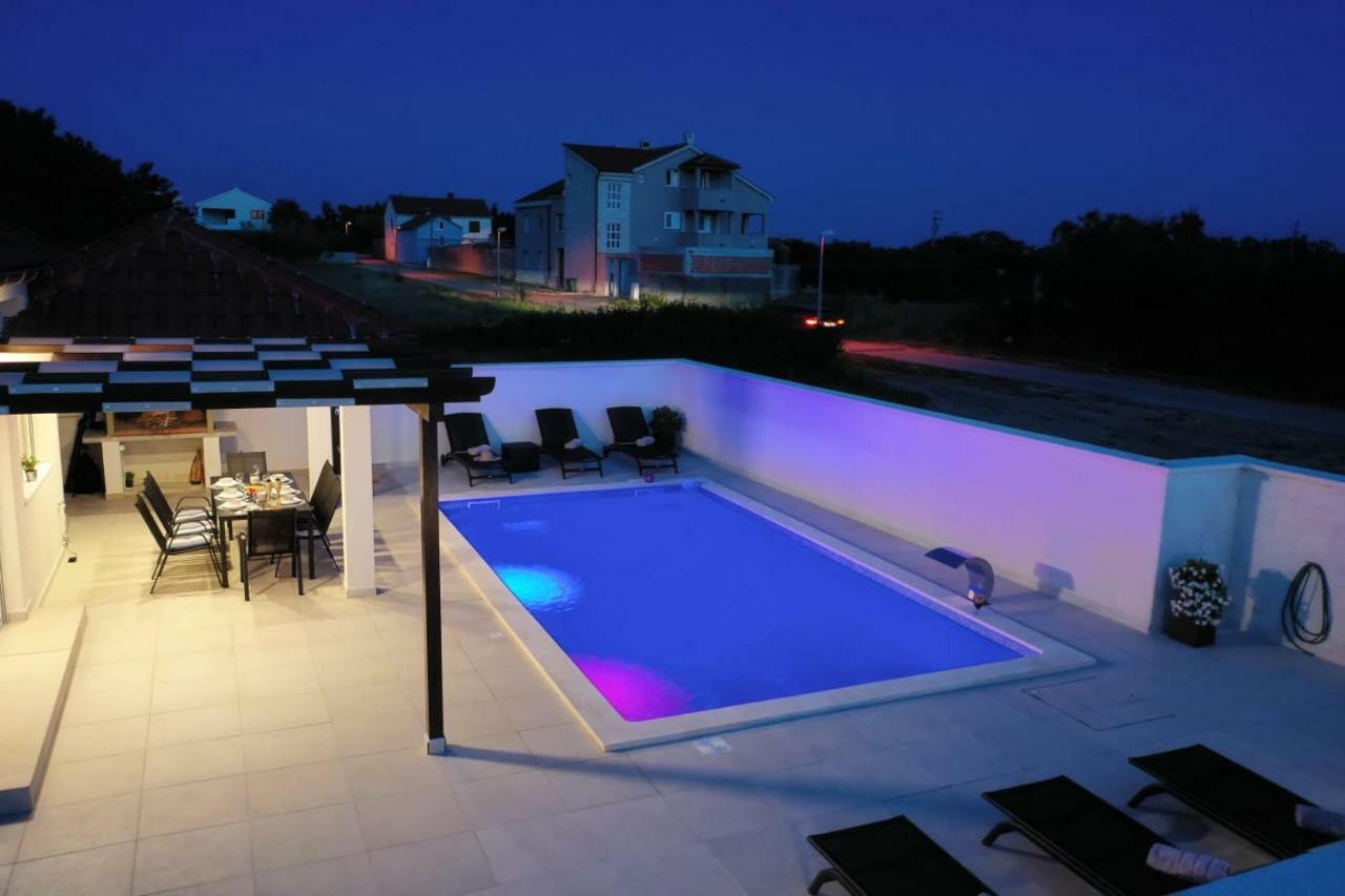 Villas Sabun - Modern House With Heated Pool Привлака Екстериор снимка