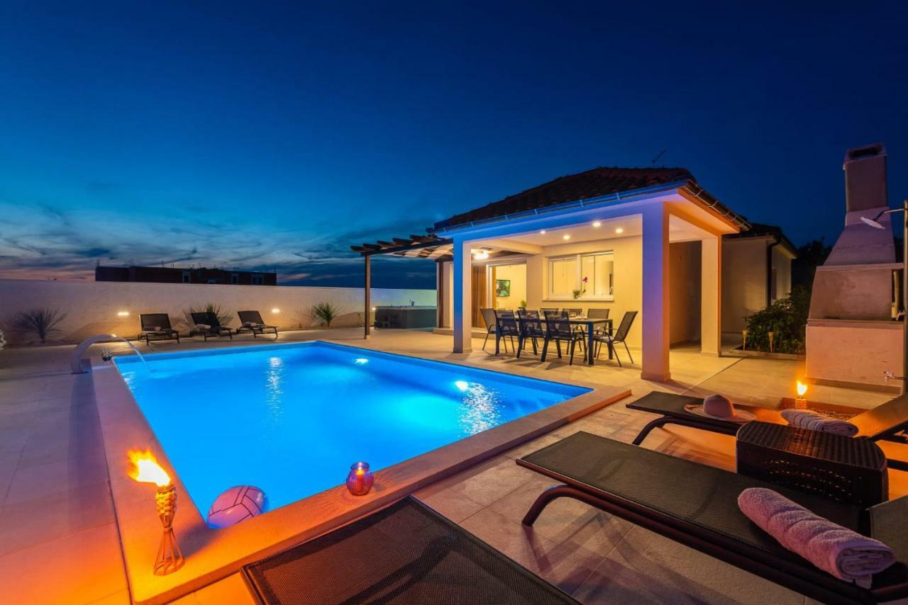 Villas Sabun - Modern House With Heated Pool Привлака Екстериор снимка