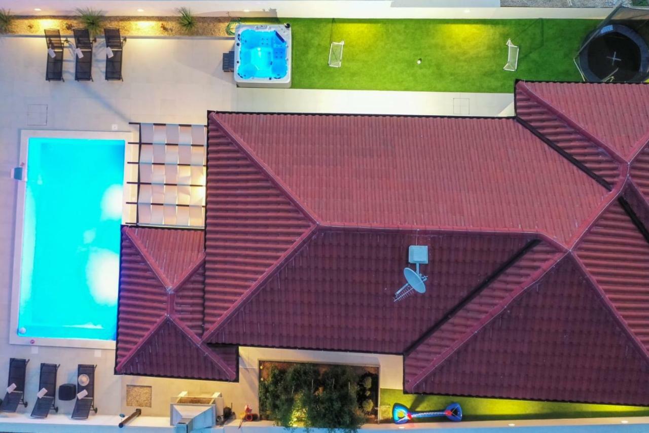 Villas Sabun - Modern House With Heated Pool Привлака Екстериор снимка