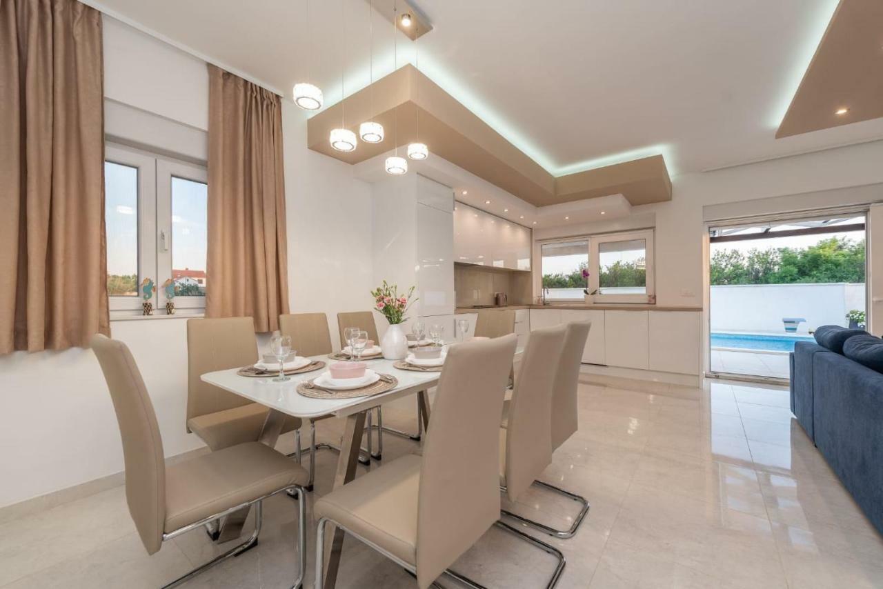 Villas Sabun - Modern House With Heated Pool Привлака Екстериор снимка