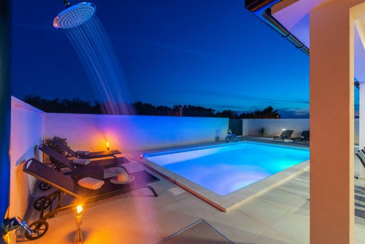 Villas Sabun - Modern House With Heated Pool Привлака Екстериор снимка