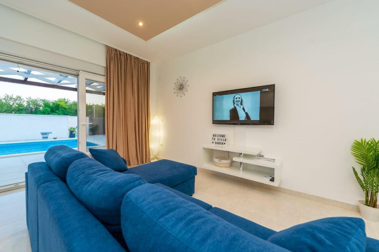 Villas Sabun - Modern House With Heated Pool Привлака Екстериор снимка