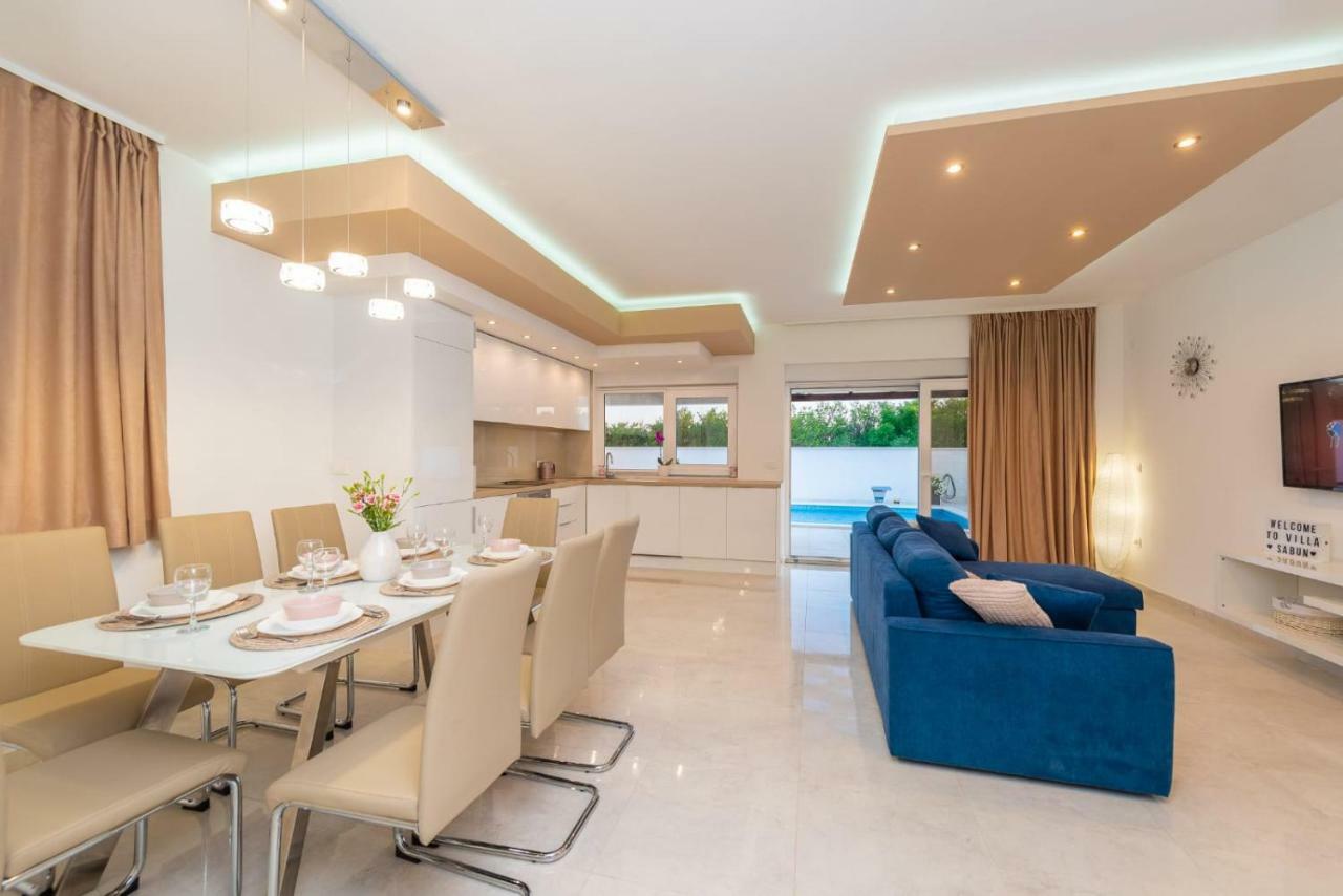 Villas Sabun - Modern House With Heated Pool Привлака Екстериор снимка