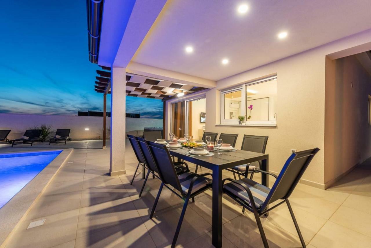 Villas Sabun - Modern House With Heated Pool Привлака Екстериор снимка